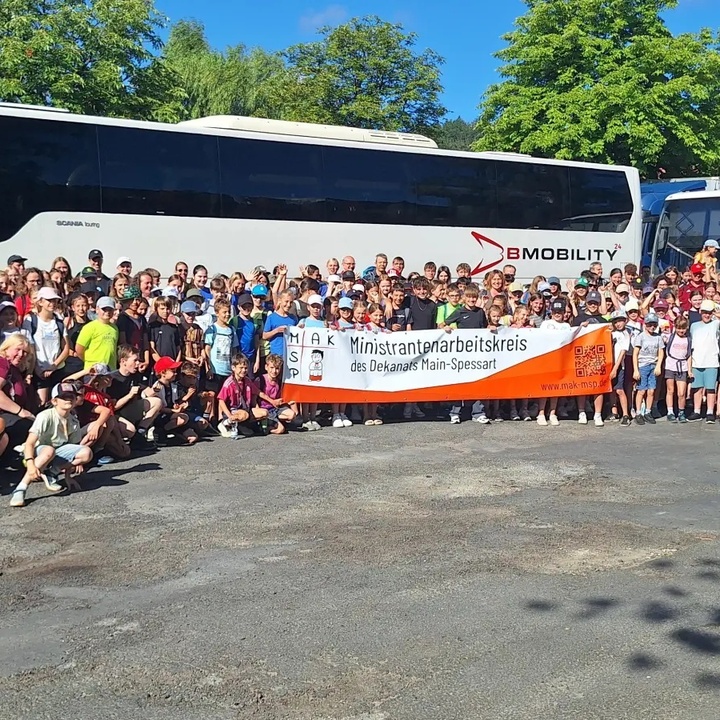 Gruppenfoto vom Ministrantenausflug 2025 nach Geiselwind