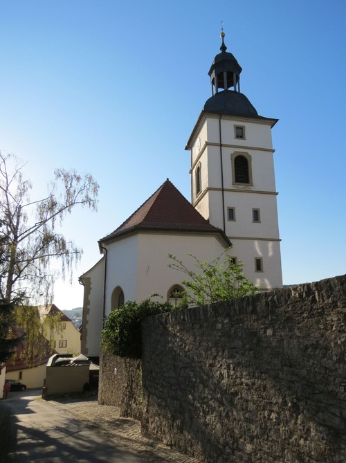 Außenansicht der Pfarrkirche St. Nikolaus, Arnstein