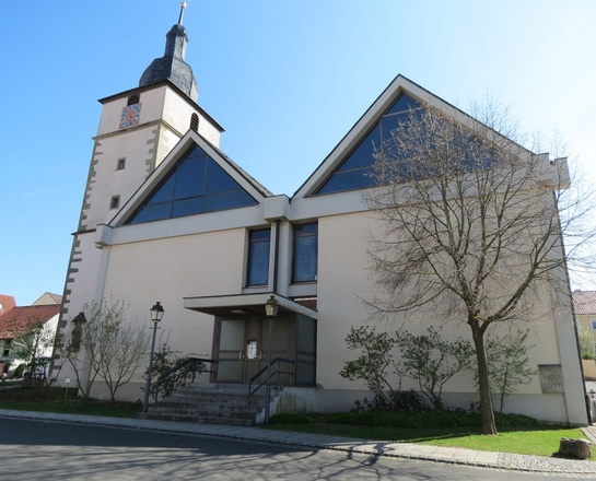 Außenansicht der Pfarrkirche St. Laurentius, Gänheim