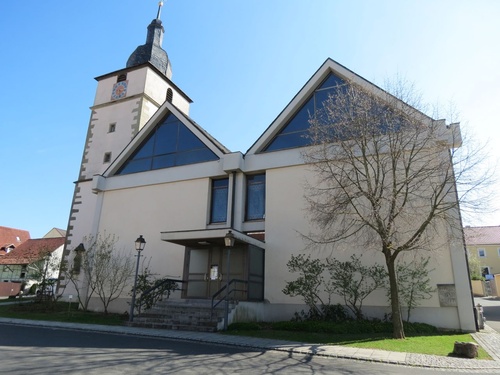 Außenansicht der Pfarrkirche St. Laurentius, Gänheim