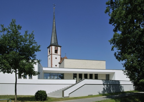 Außenansicht des Pfarrzentrums „Sel. Immina“ Himmelstadt