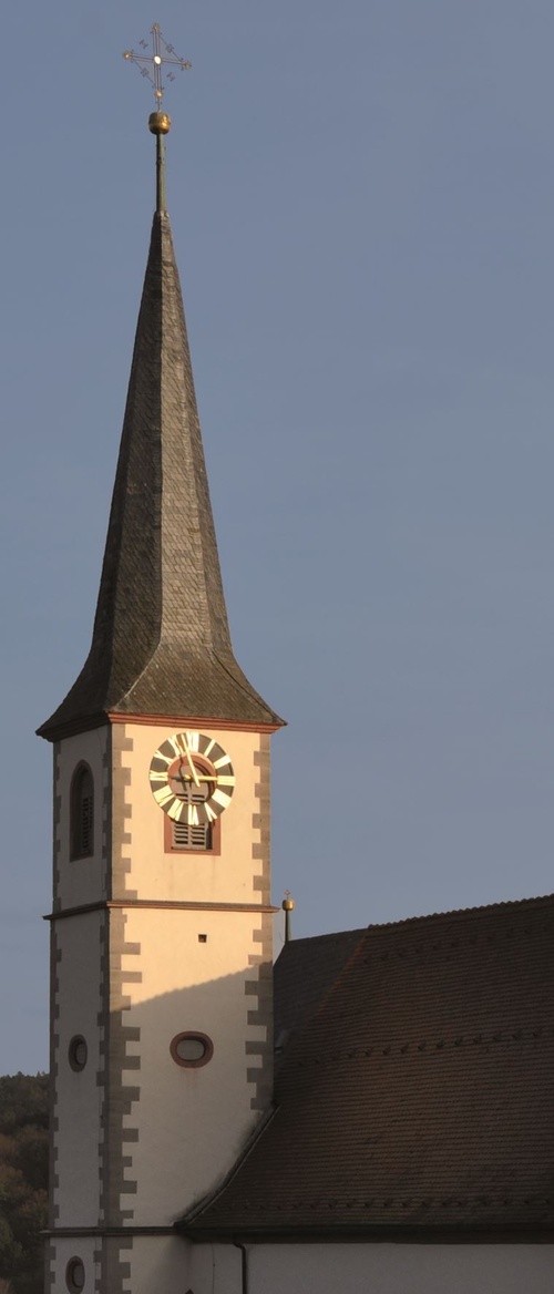 Außenansicht der Pfarrkirche St. Bonifatius und St. Johannes v.d.lat. Pforte, Aschfeld