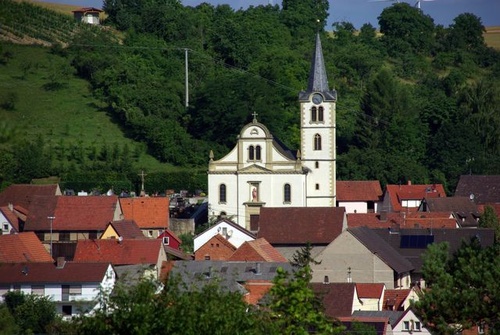 Außenansicht der Filialkirche St. Sebastian, Halsheim