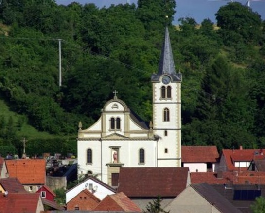 Außenansicht der Filialkirche St. Sebastian, Halsheim
