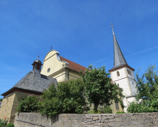 Außenansicht der Pfarrkirche St. Michael, Schwebenried Außenansicht der Pfarrkirche St. Michael, Schwebenried