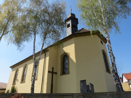 Außenansicht der Pfarrkirche St. Jakobus d.Ä., Binsbach