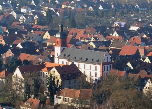 Außenansicht der Pfarrkirche St. Georg, Zellingen